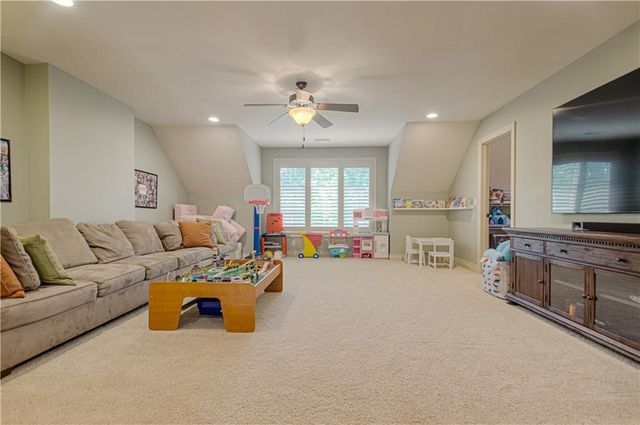 15925 King Street, Overland Park, KS 66221