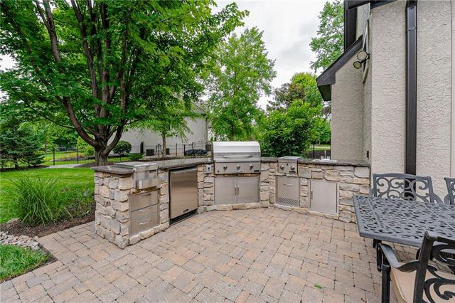 15925 King Street, Overland Park, KS 66221