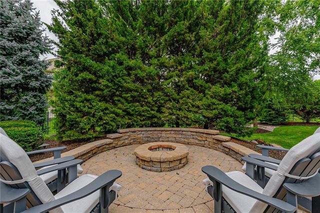 15925 King Street, Overland Park, KS 66221