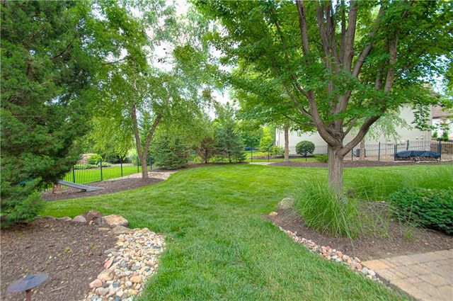 15925 King Street, Overland Park, KS 66221