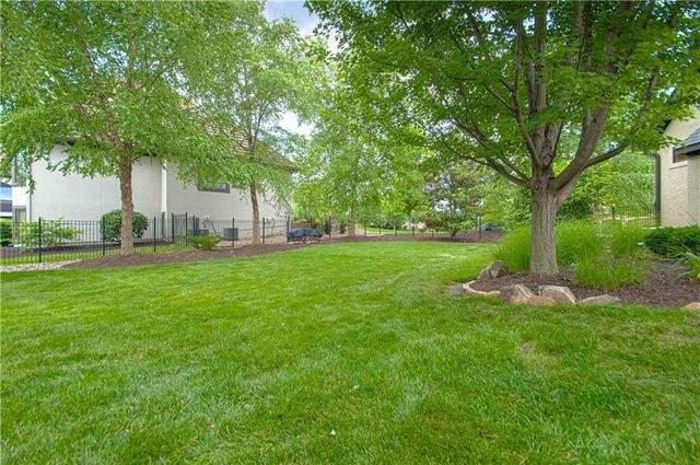 15925 King Street, Overland Park, KS 66221
