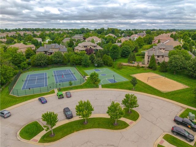 15925 King Street, Overland Park, KS 66221