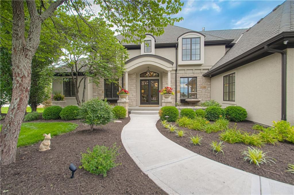 15925 King Street, Overland Park, KS 66221