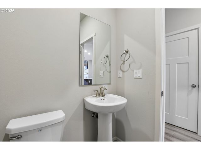 1966 Nw WESSEX St, Mc Minnville, OR 97128