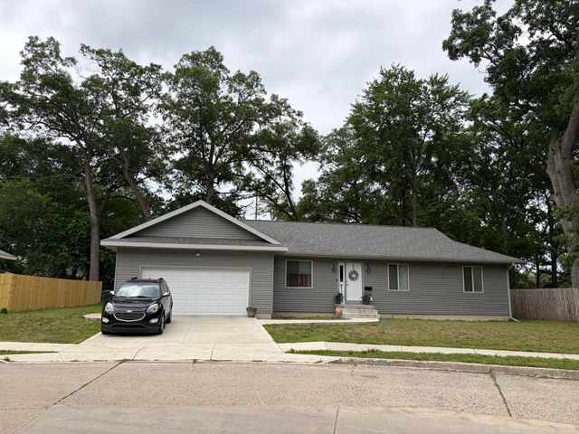 1077 Leonard Avenue, Muskegon, MI 49442