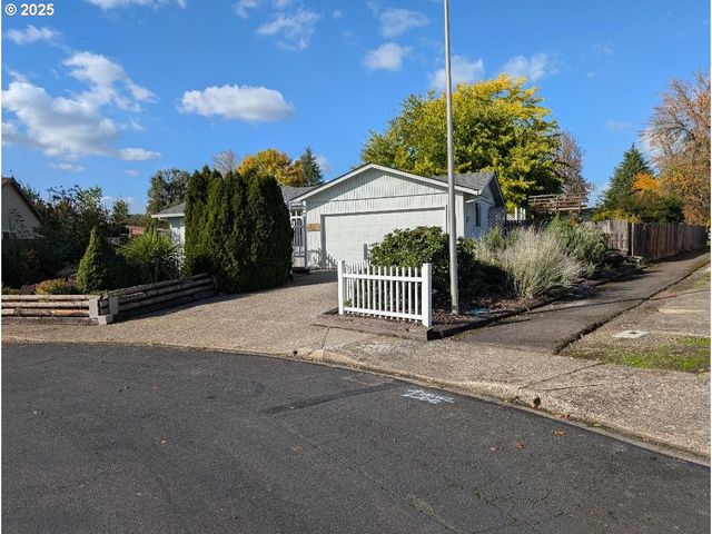 311 Sw JASMINE Ct, Mc Minnville, OR 97128