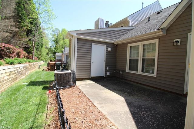 33 Cedar Knoll Drive, Greensboro, NC 27407