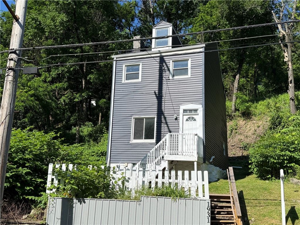 1931 Federal Street Ext, Perry Hilltop, PA 15214