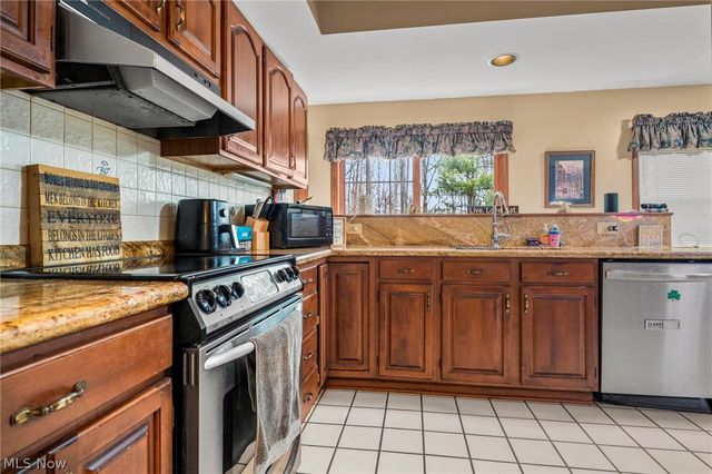 8005 Hansom Place, Concord Twp, OH 44060