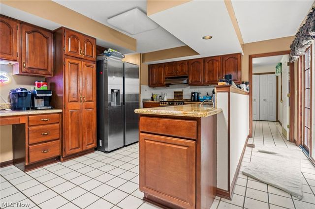 8005 Hansom Place, Concord Twp, OH 44060