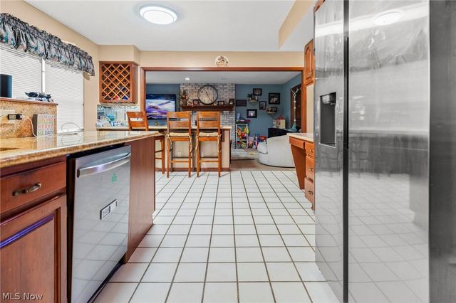 8005 Hansom Place, Concord Twp, OH 44060