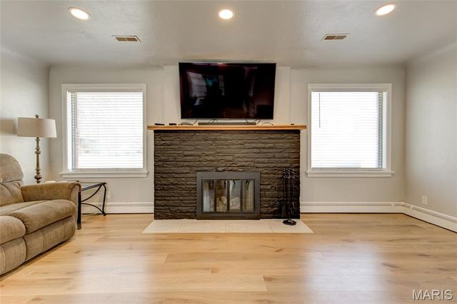 140 S 9th Street, East Alton, IL 62024