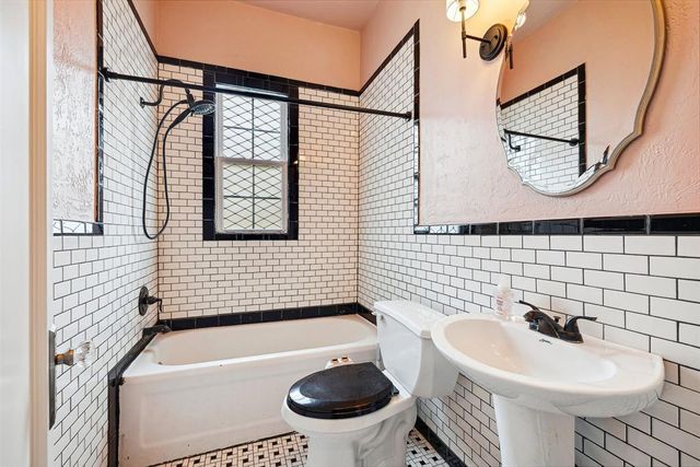 811 S Barker Avenue, El Reno, OK 73036