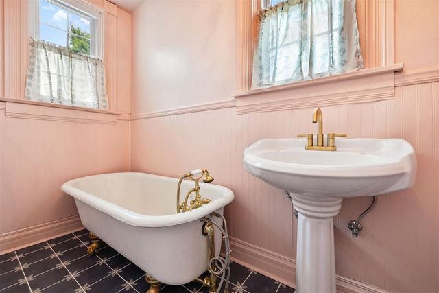 811 S Barker Avenue, El Reno, OK 73036