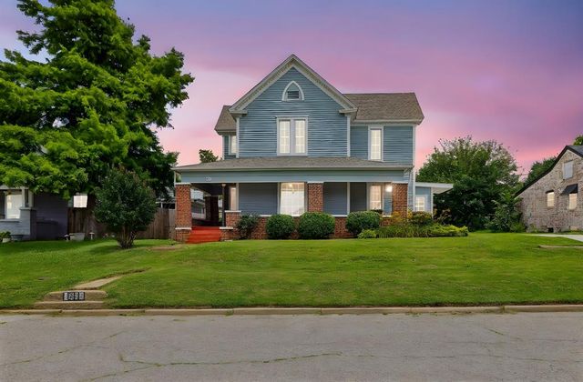 811 S Barker Avenue, El Reno, OK 73036