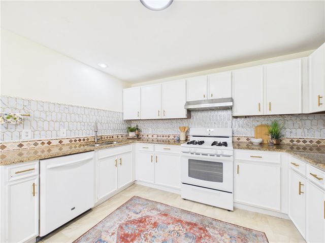 39 Wind Mill Road, Pittsford, NY 14534