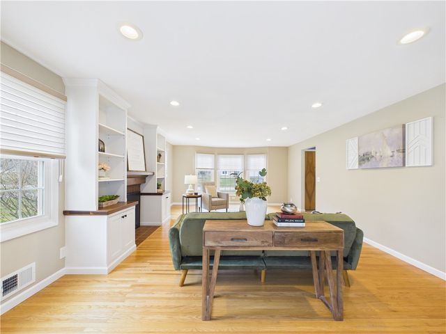 39 Wind Mill Road, Pittsford, NY 14534