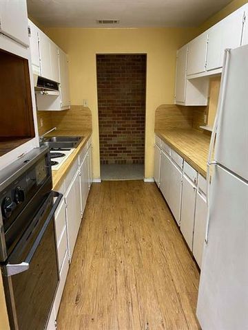 1016 Bois Darc ST B, Lockhart, TX 78644