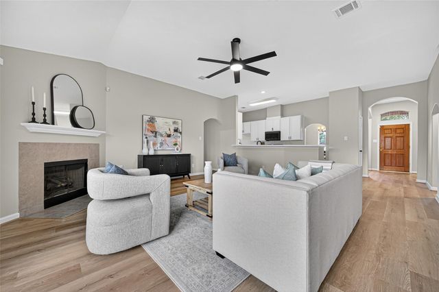 3910 Caramel Point Court, Fresno, TX 77545