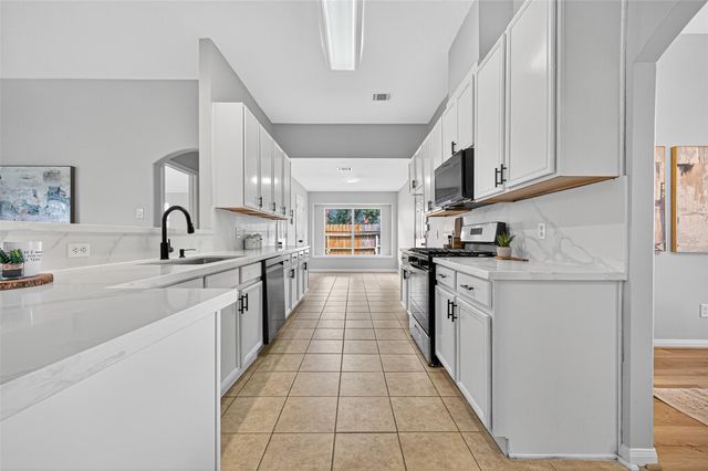 3910 Caramel Point Court, Fresno, TX 77545