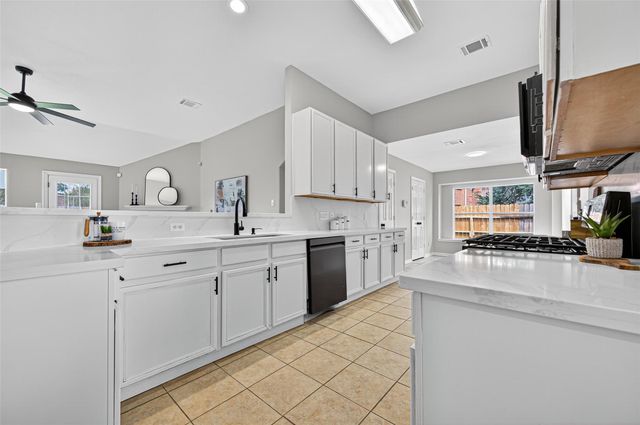 3910 Caramel Point Court, Fresno, TX 77545