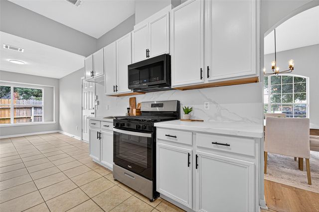 3910 Caramel Point Court, Fresno, TX 77545