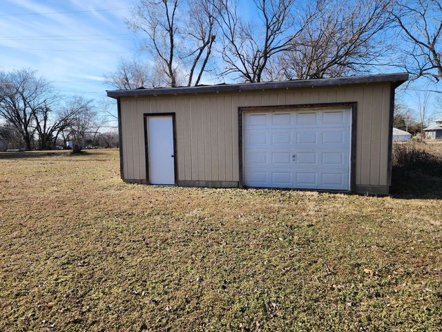 1271 S Plum Lane, Carthage, MO 64836