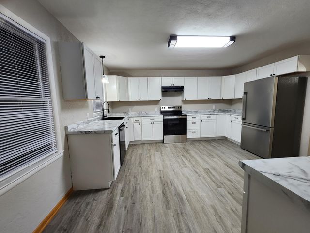 1271 S Plum Lane, Carthage, MO 64836