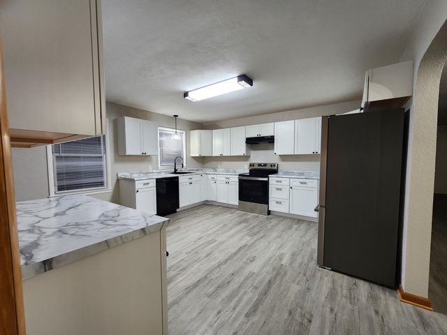 1271 S Plum Lane, Carthage, MO 64836