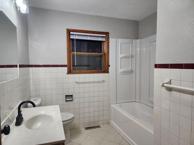 1271 S Plum Lane, Carthage, MO 64836