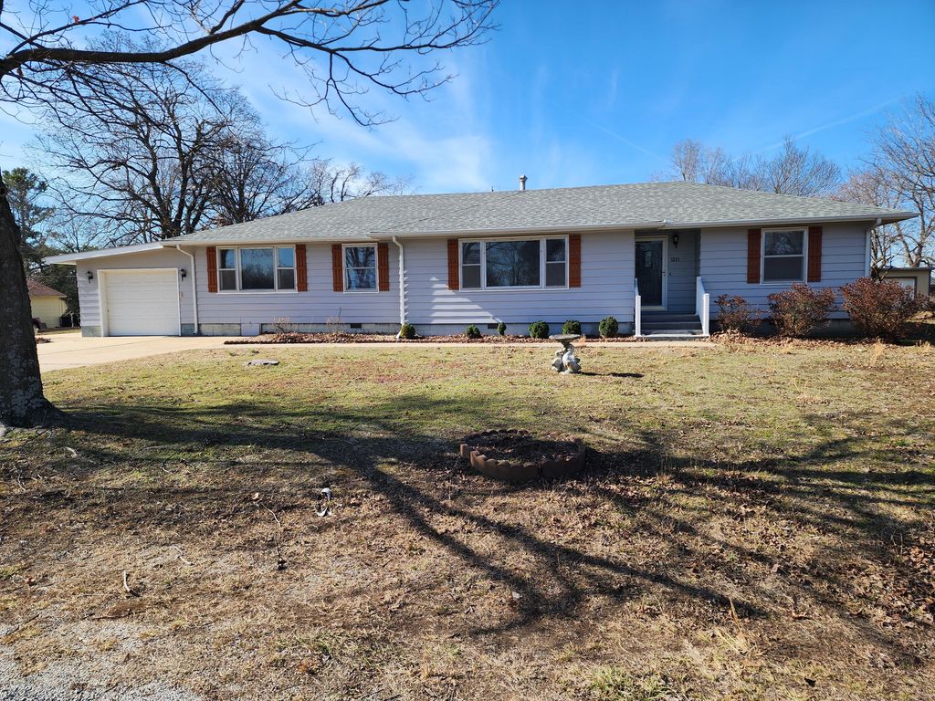1271 S Plum Lane, Carthage, MO 64836