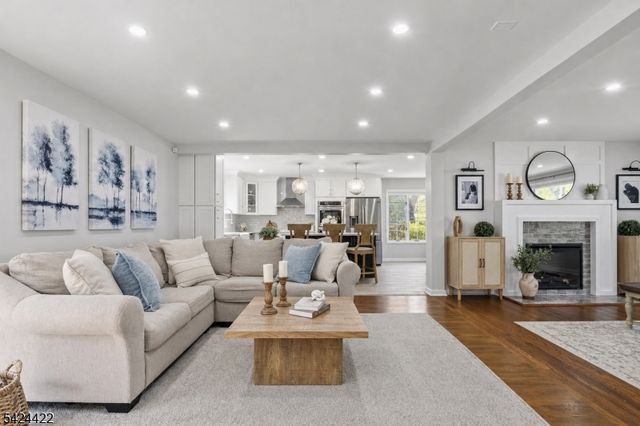 6 Exeter St, Parsippany-troy Hills Twp., NJ 07950