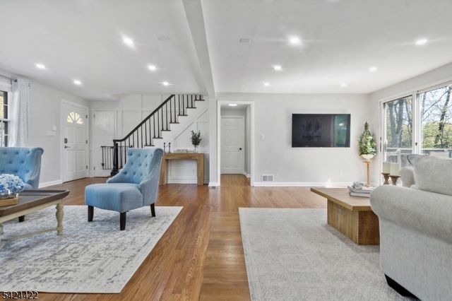 6 Exeter St, Parsippany-troy Hills Twp., NJ 07950
