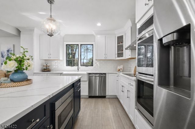 6 Exeter St, Parsippany-troy Hills Twp., NJ 07950