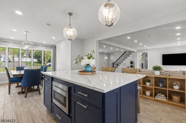 6 Exeter St, Parsippany-troy Hills Twp., NJ 07950