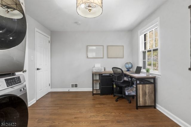 6 Exeter St, Parsippany-troy Hills Twp., NJ 07950