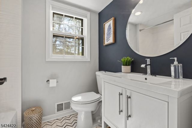 6 Exeter St, Parsippany-troy Hills Twp., NJ 07950