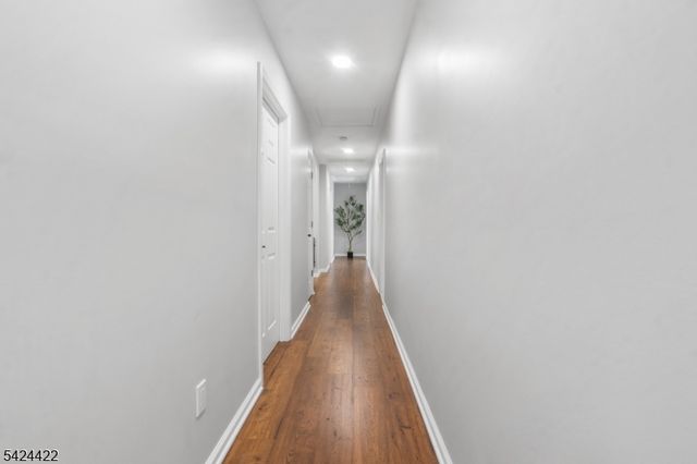 6 Exeter St, Parsippany-troy Hills Twp., NJ 07950