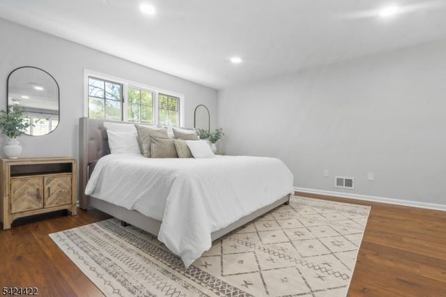 6 Exeter St, Parsippany-troy Hills Twp., NJ 07950