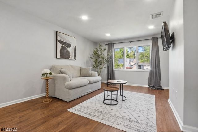 6 Exeter St, Parsippany-troy Hills Twp., NJ 07950