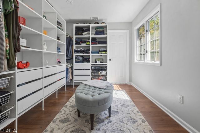 6 Exeter St, Parsippany-troy Hills Twp., NJ 07950