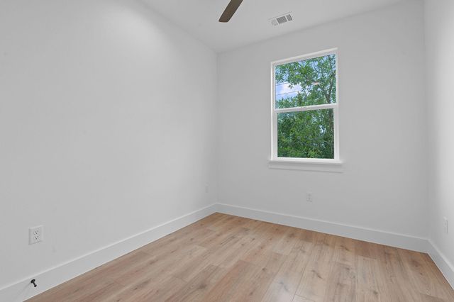 124 S Mockingbird Circle B, Cedar Creek, TX 78612