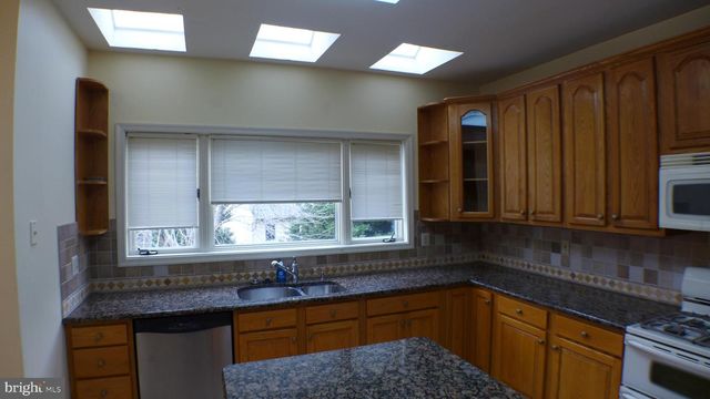 10008 MANOR PL, Fairfax, VA 22032