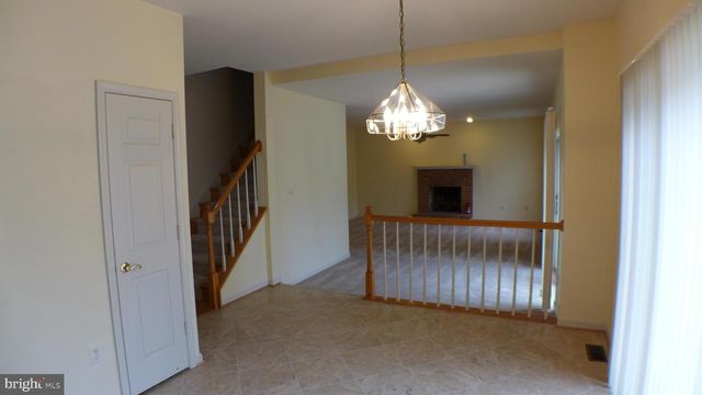 10008 MANOR PL, Fairfax, VA 22032