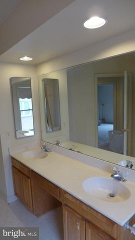 10008 MANOR PL, Fairfax, VA 22032