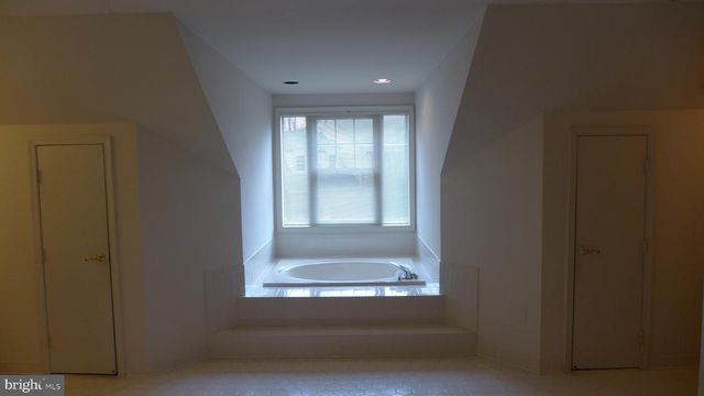 10008 MANOR PL, Fairfax, VA 22032