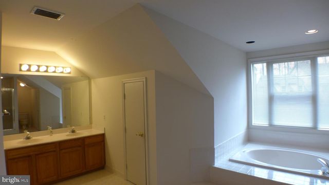 10008 MANOR PL, Fairfax, VA 22032