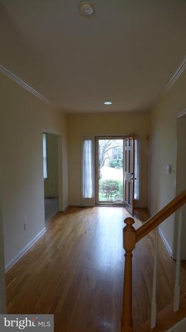 10008 MANOR PL, Fairfax, VA 22032