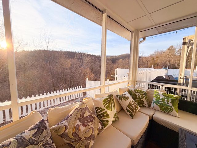 306 Woodbrook DR, Covington, VA 24426