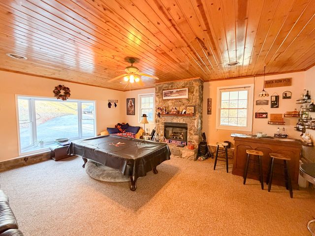 306 Woodbrook DR, Covington, VA 24426